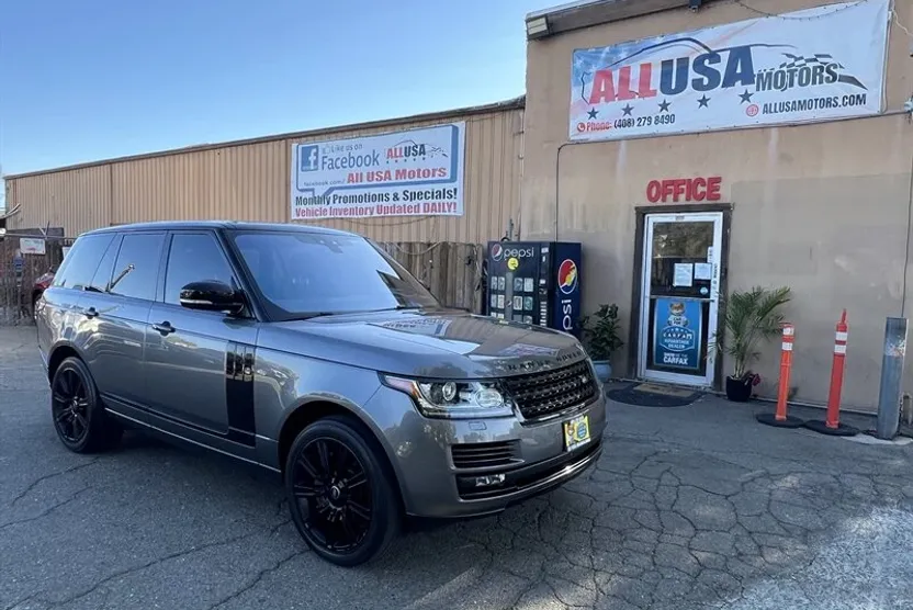 2017 Land Rover Range Rover HSE photo 1