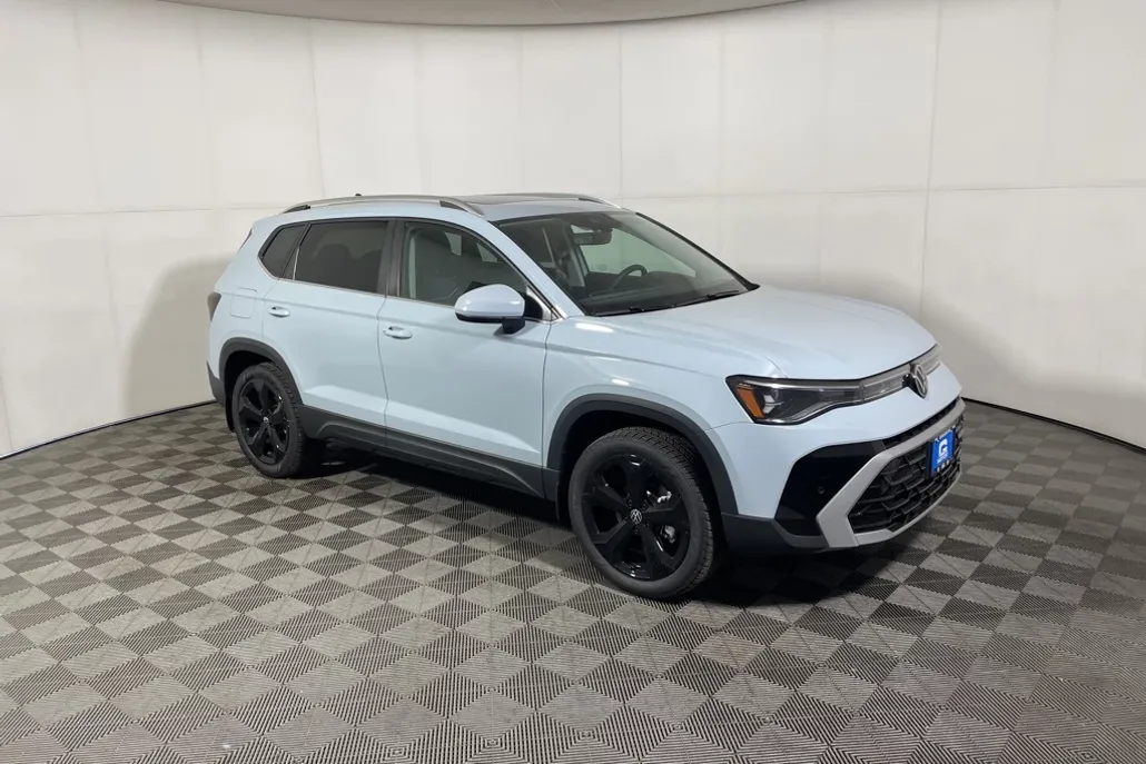 2025 Volkswagen Taos SEL photo 1
