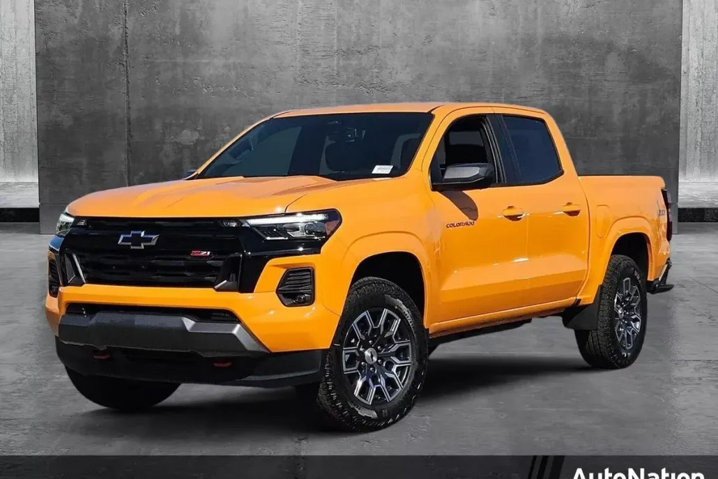 2025 Chevrolet Colorado Z71 photo 1