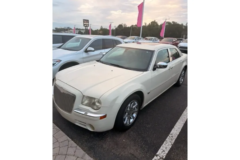 2005 Chrysler 300 C photo 1