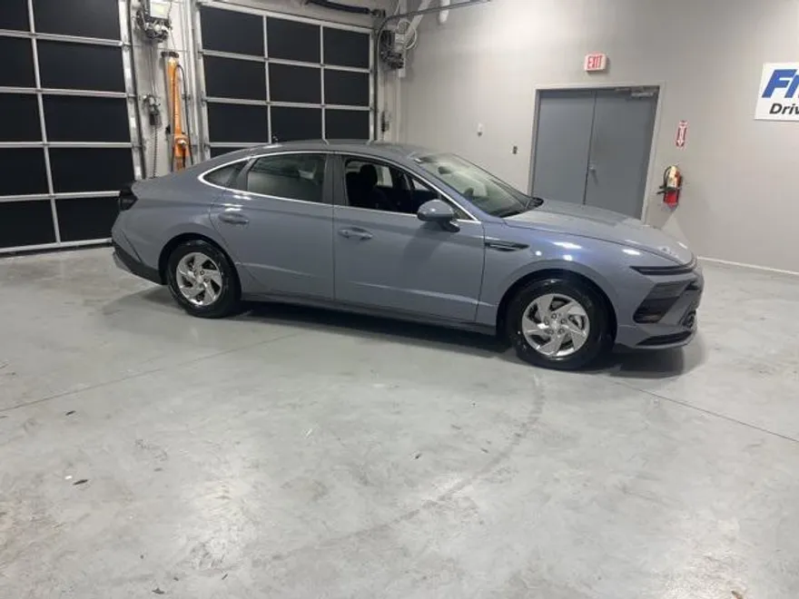2026 Hyundai Sonata SE photo 1