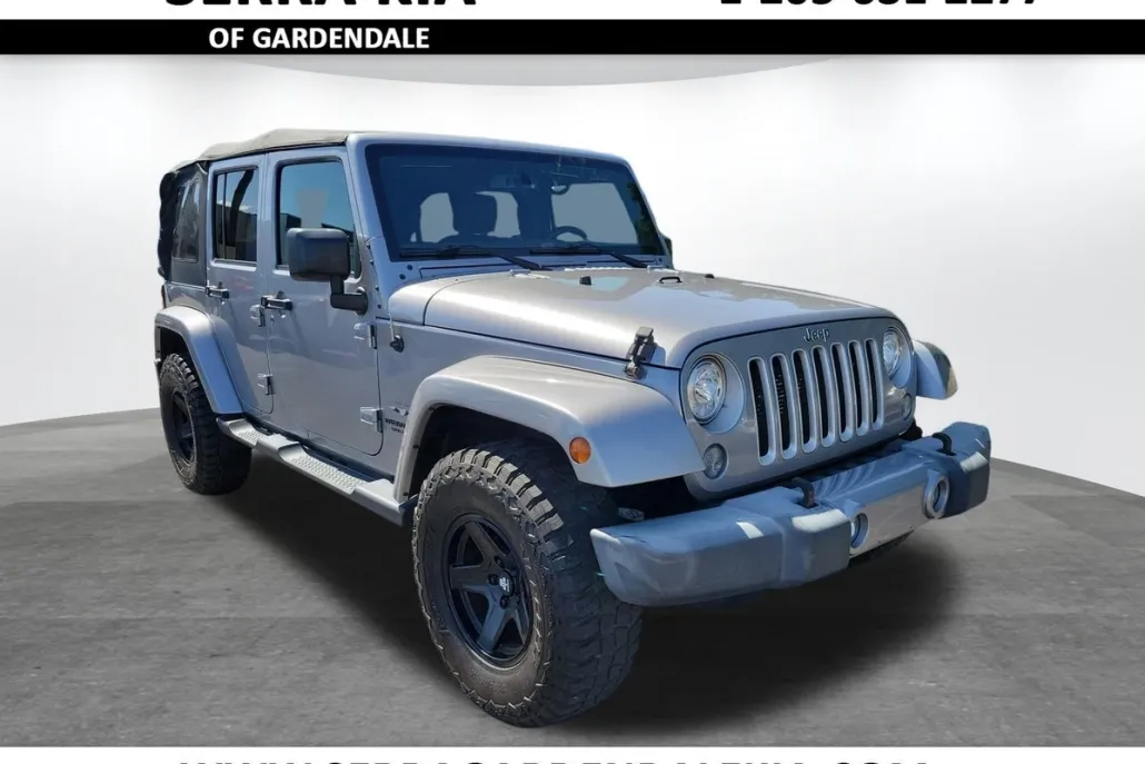 2017 Jeep Wrangler Unlimited Sahara photo 1