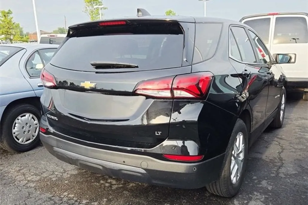 2022 Chevrolet Equinox LT photo 1