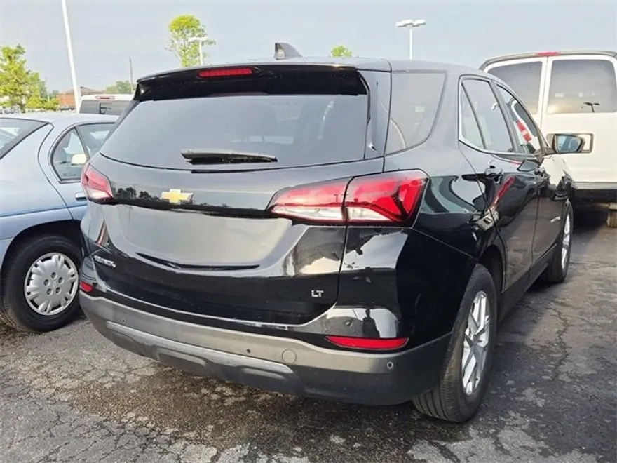 2022 Chevrolet Equinox LT photo 1