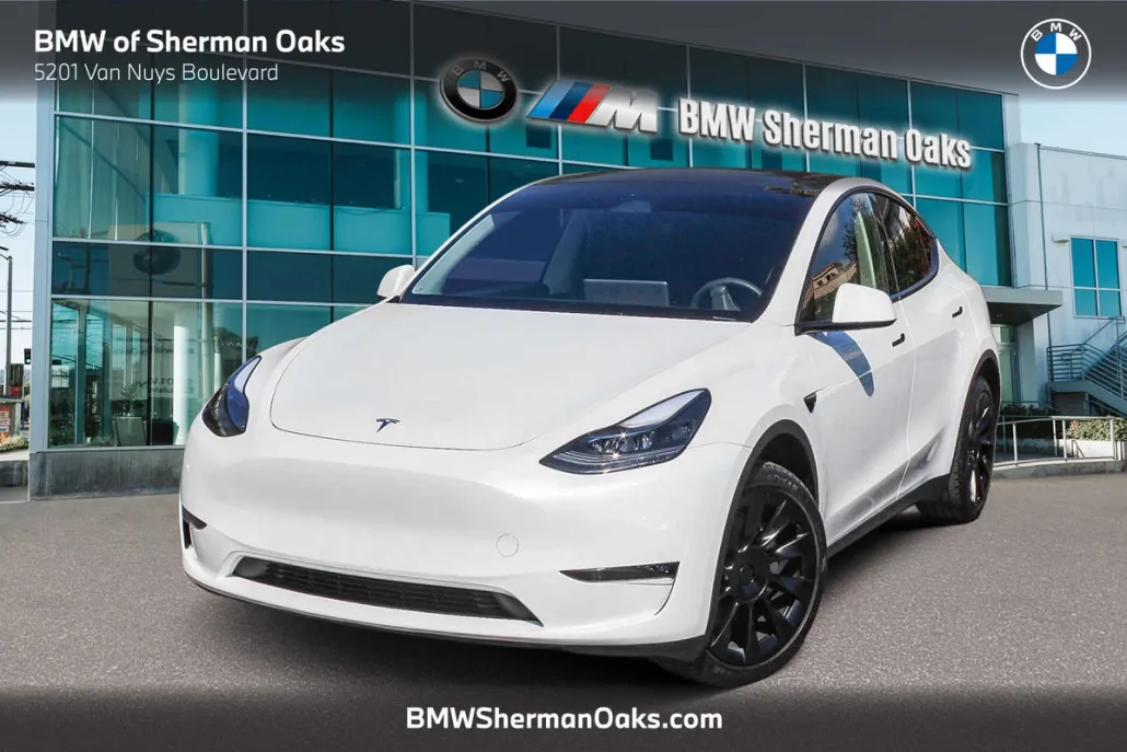 2024 Tesla Model Y Long Range photo 1