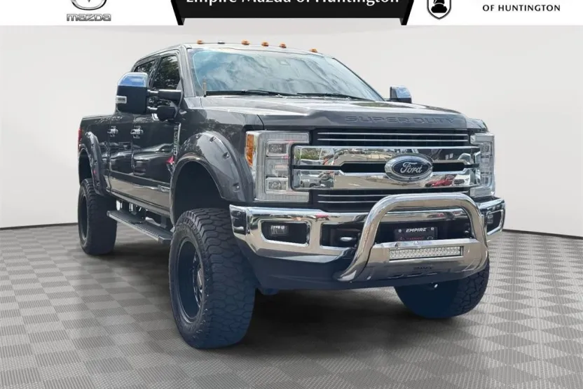 2017 Ford F-250 Lariat photo 1