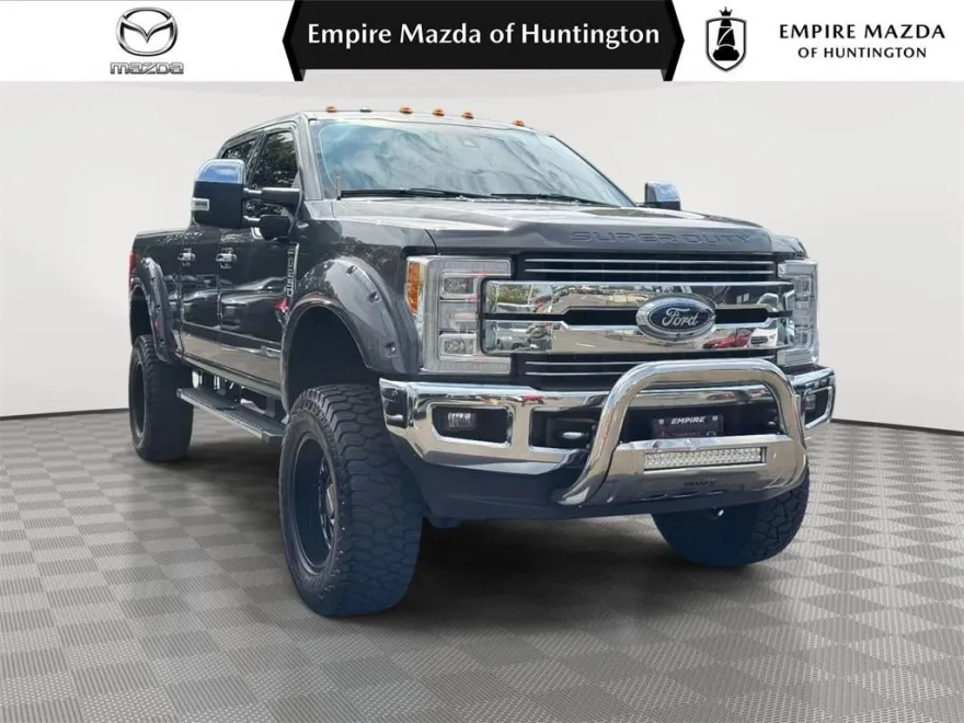 2017 Ford F-250 Lariat photo 1