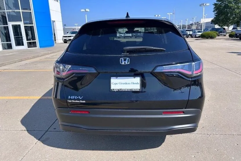 2026 Honda HR-V LX photo 1