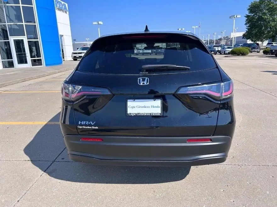 2026 Honda HR-V LX photo 1