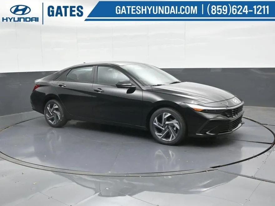 2025 Hyundai Elantra SEL Sport photo 1