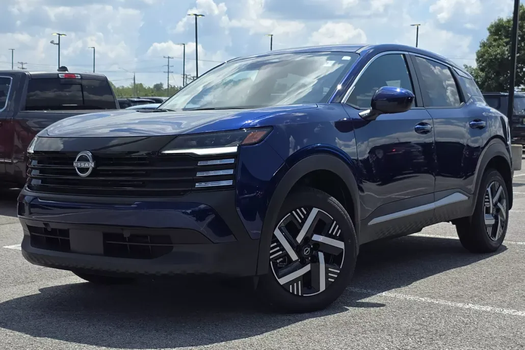 2025 Nissan Kicks SV photo 1