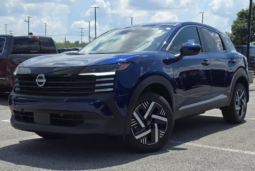 2025 Nissan Kicks SV photo 1