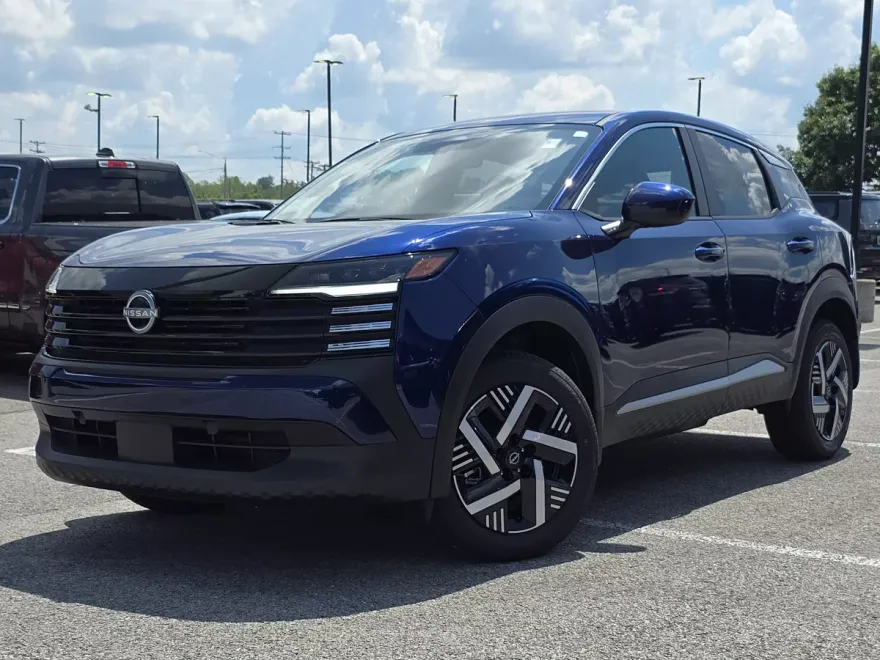2025 Nissan Kicks SV photo 1