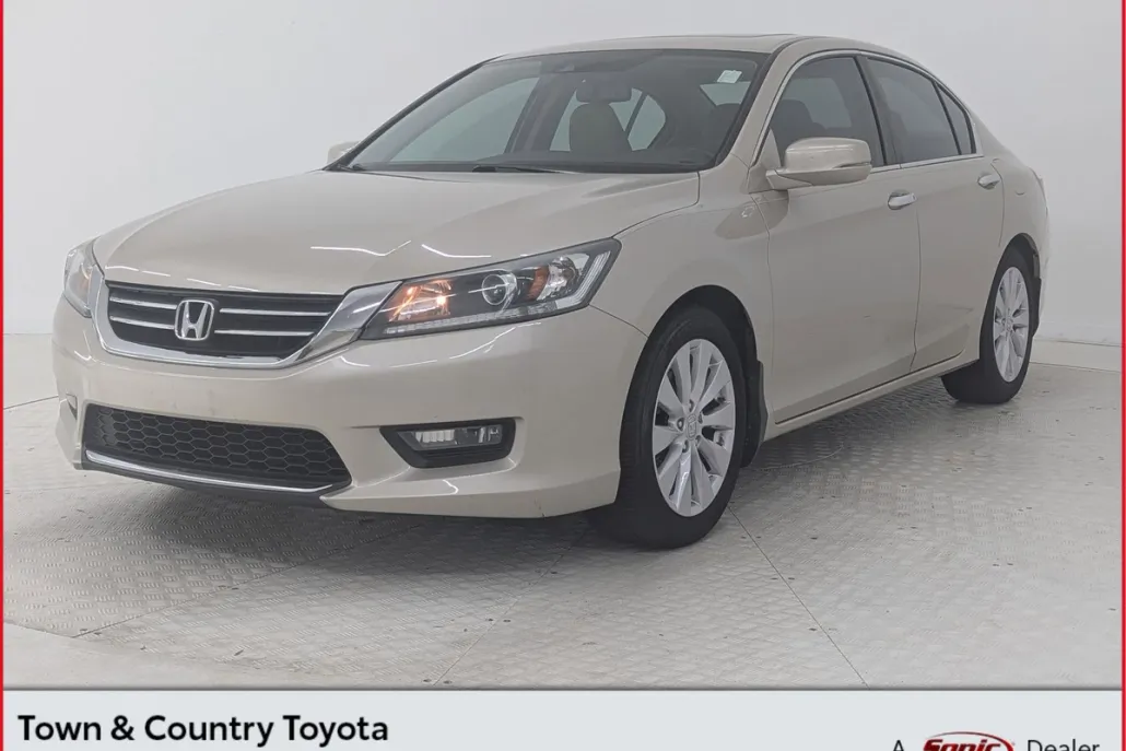 2023 Toyota Camry LE photo 1