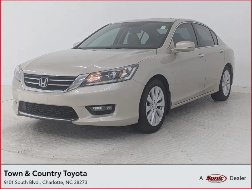 2023 Toyota Camry LE photo 1