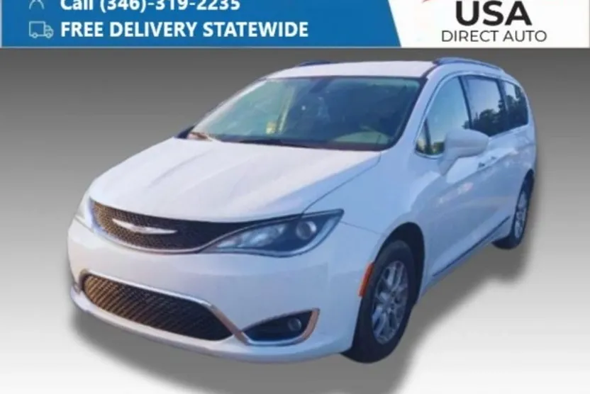 2020 Chrysler Pacifica Touring L photo 1