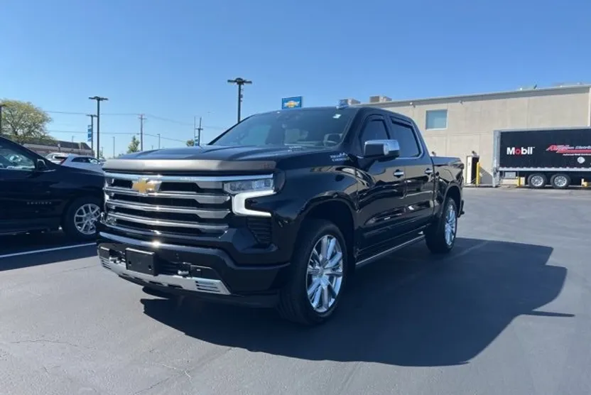 2025 Chevrolet Silverado 1500 High Country photo 1