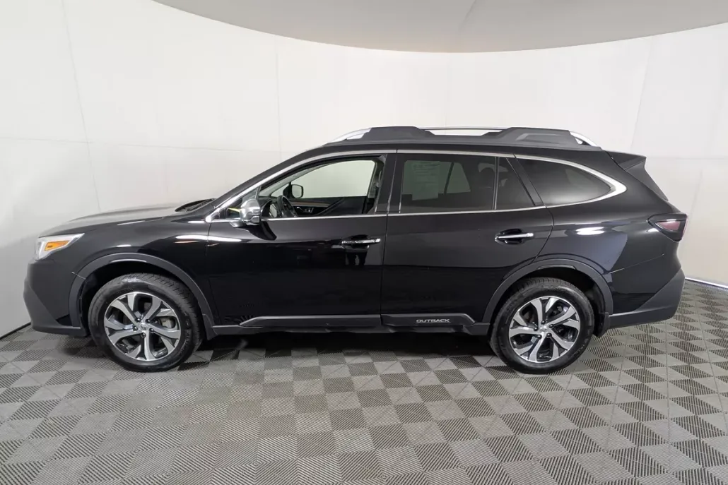 2022 Subaru Outback Touring XT photo 1