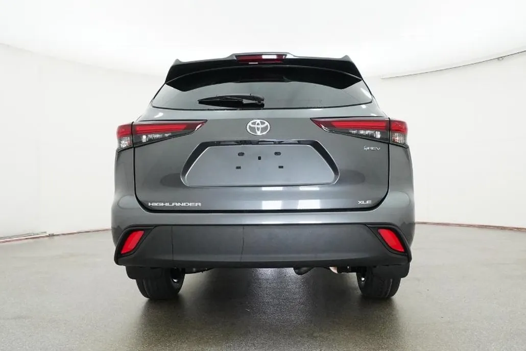 2025 Toyota Highlander Hybrid XLE photo 1
