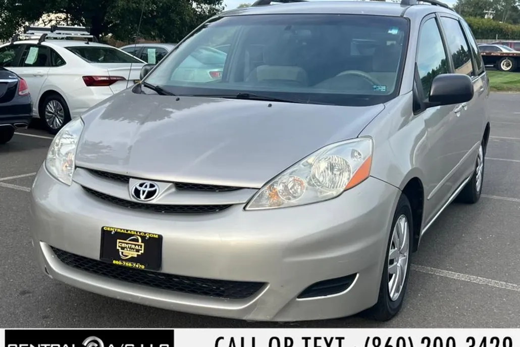 2008 Toyota Sienna CE photo 1