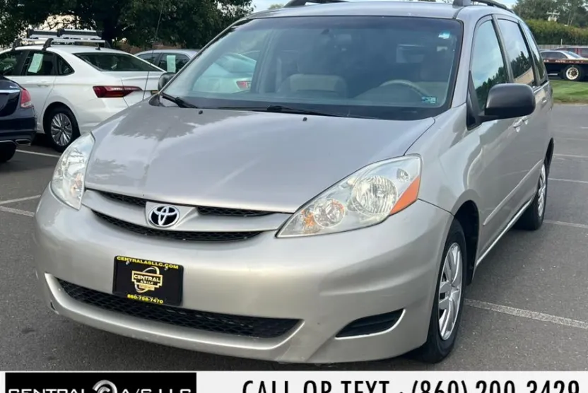2008 Toyota Sienna CE photo 1