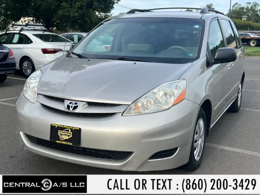 2008 Toyota Sienna CE photo 1
