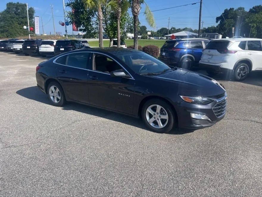 2023 Chevrolet Malibu 1LT photo 1