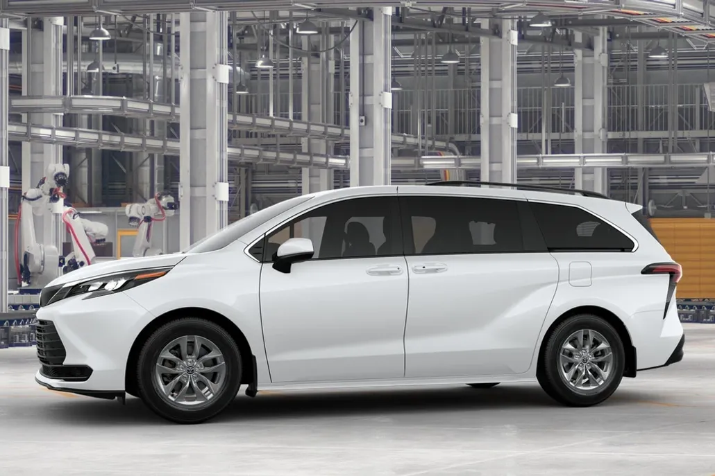 2025 Toyota Sienna LE photo 1