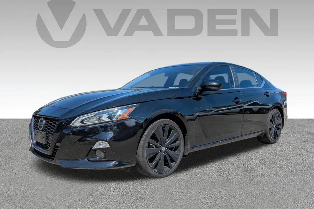 2022 Nissan Altima 2.5 SR photo 1