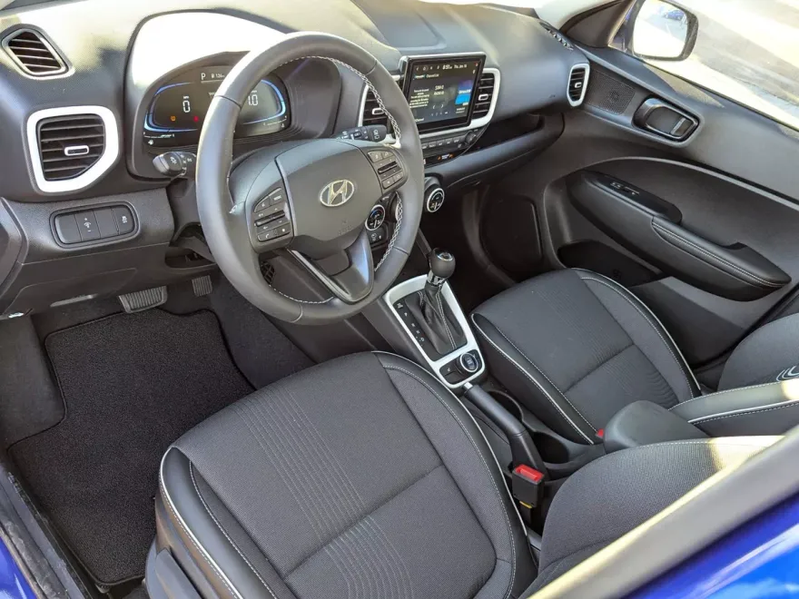 2024 Hyundai Venue Limited photo 1