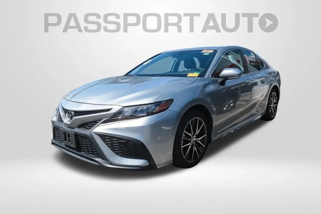 2024 Toyota Camry SE photo 1