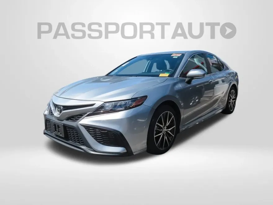 2024 Toyota Camry SE photo 1
