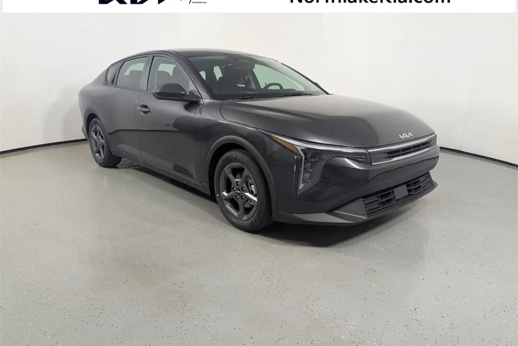 2025 Kia K4 LXS photo 1