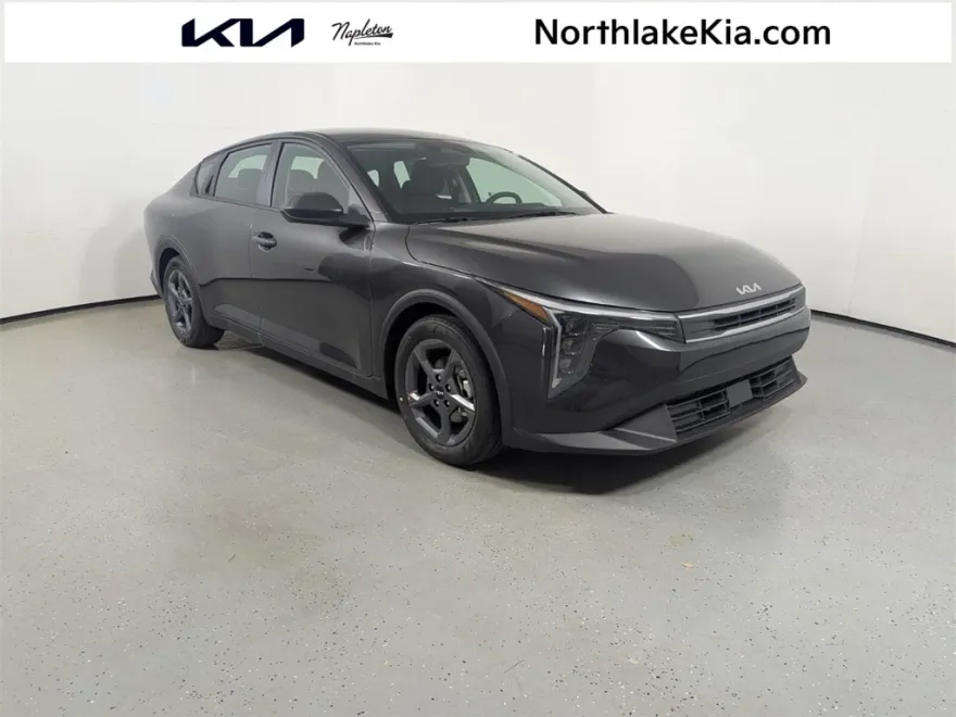 2025 Kia K4 LXS photo 1