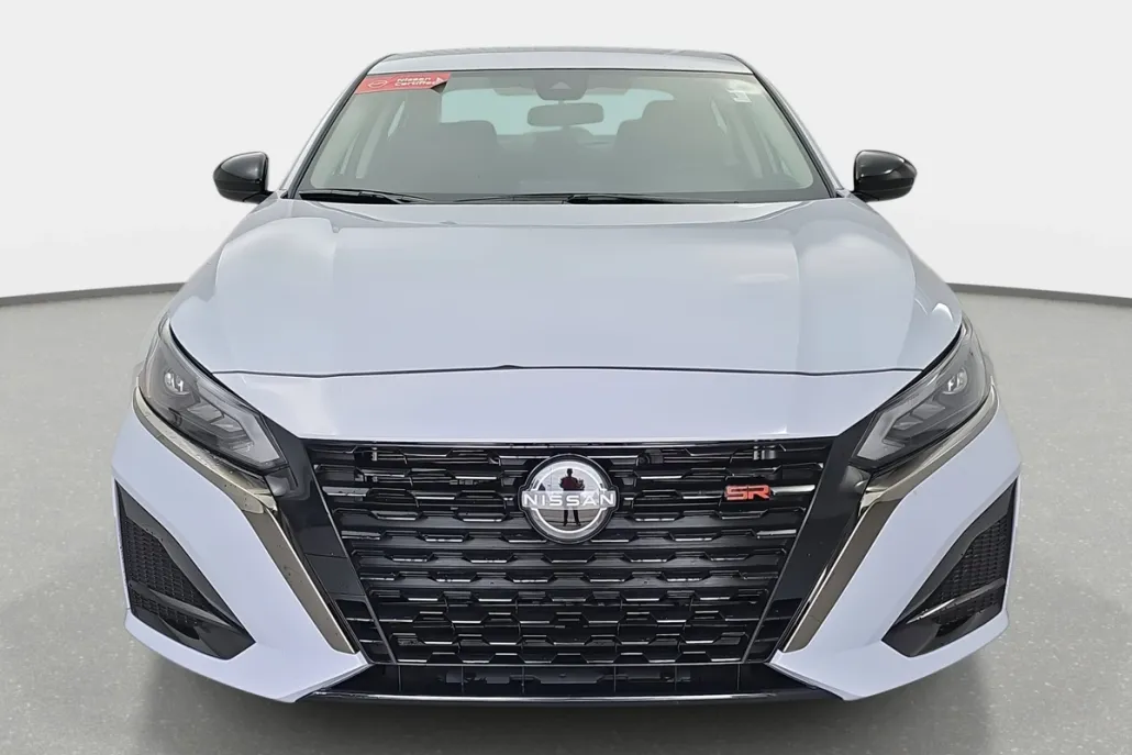 2025 Nissan Altima SR photo 1