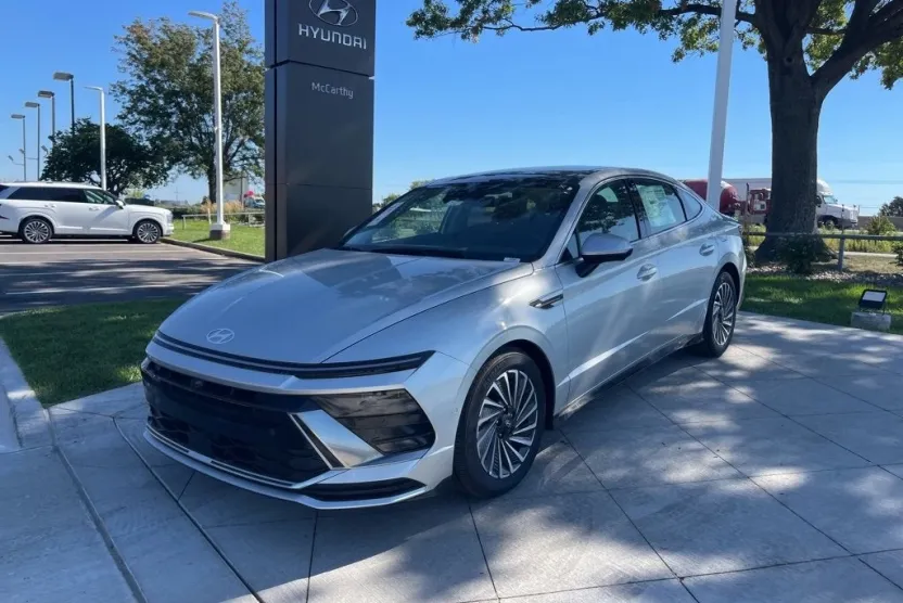 2025 Hyundai Sonata Hybrid Limited photo 1