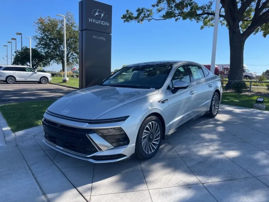 2025 Hyundai Sonata Hybrid Limited photo 1
