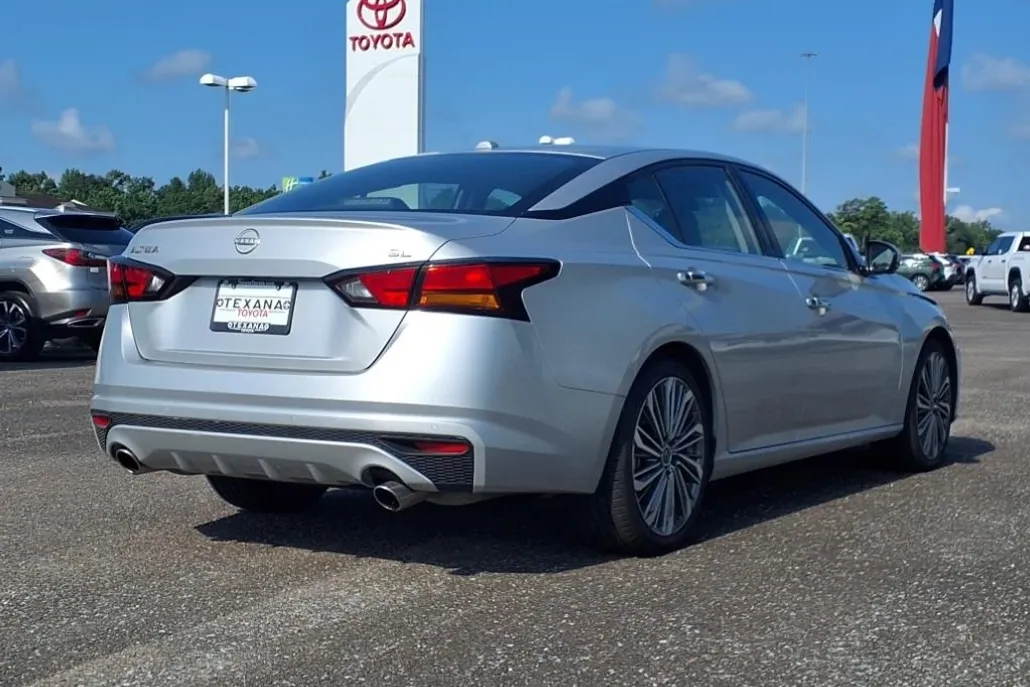 2023 Nissan Altima 2.5 SL photo 1