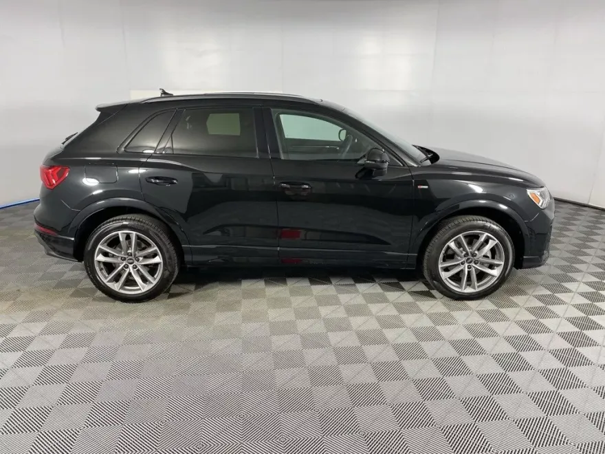 2025 Audi Q3 45 TFSI S line Premium photo 1