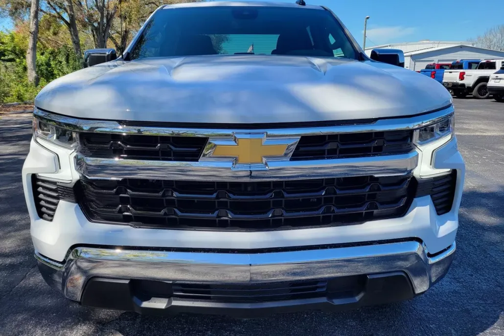 2025 Chevrolet Silverado 1500 LT photo 1