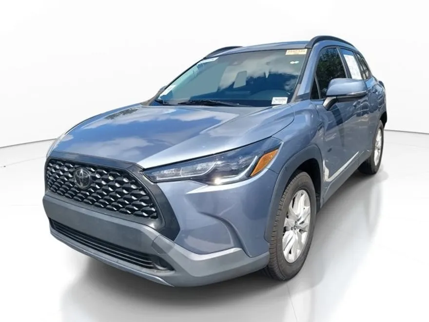 2022 Toyota Corolla Cross LE photo 1