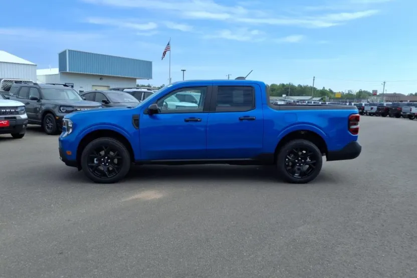2025 Ford Maverick XLT photo 1