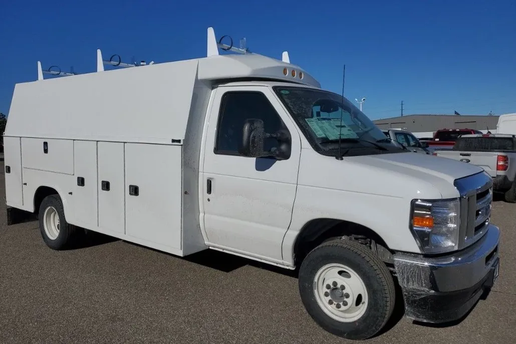 2025 Ford E-350 Base photo 1