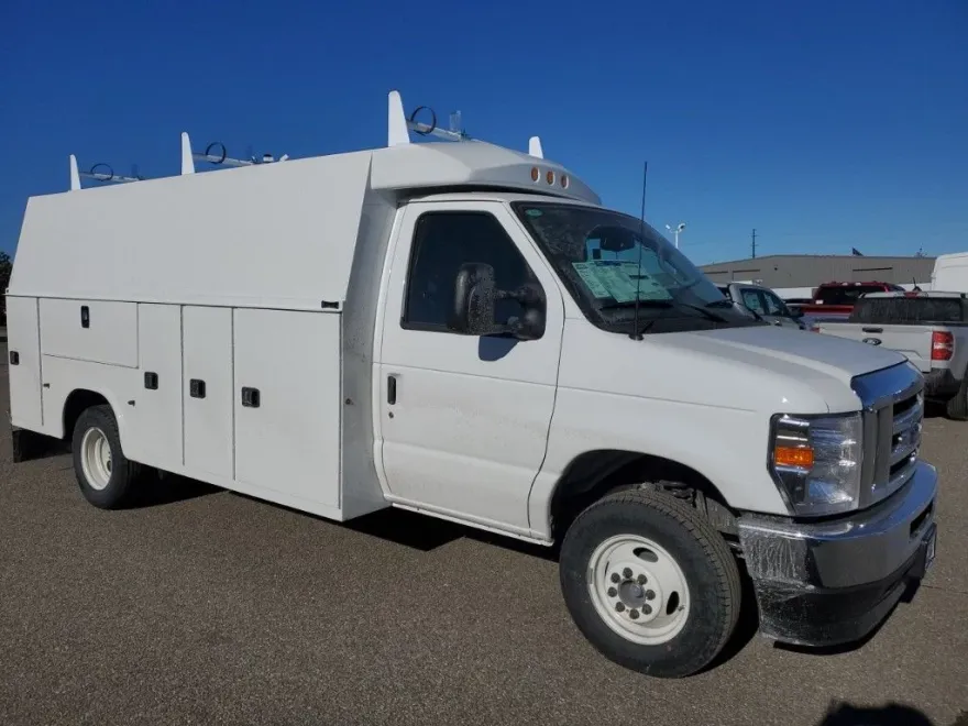 2025 Ford E-350 Base photo 1