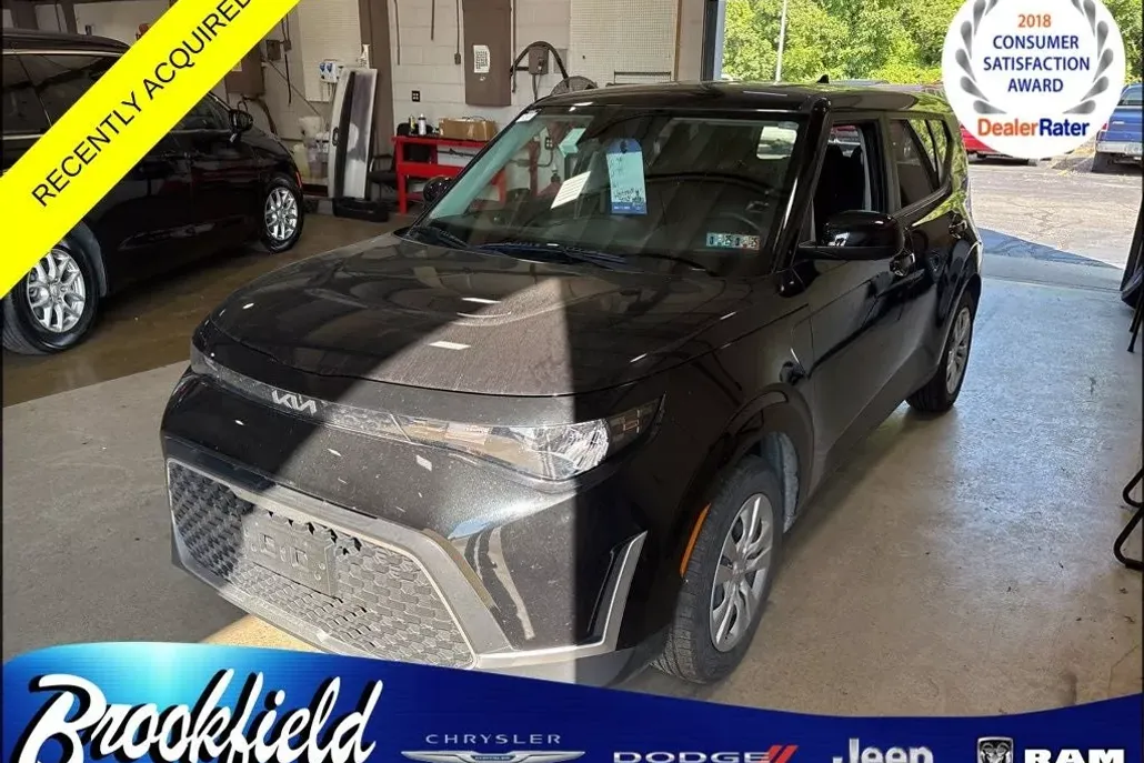 2023 Kia Soul LX photo 1