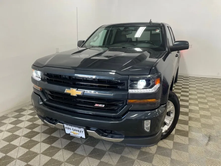 2018 Chevrolet Silverado 1500 LT photo 1