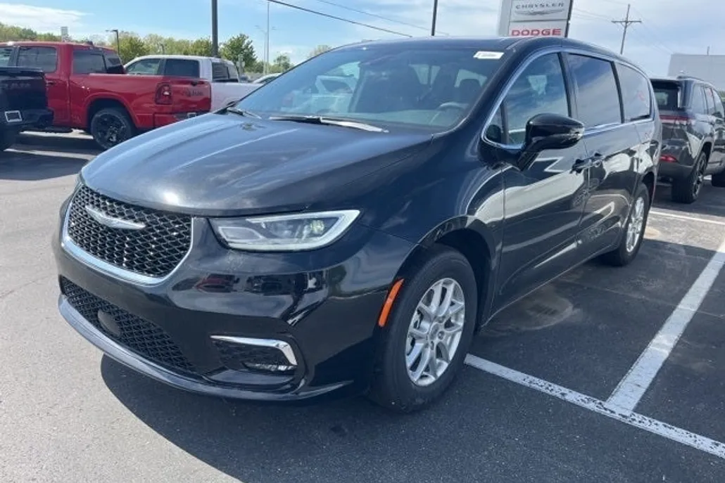2025 Chrysler Pacifica photo 1