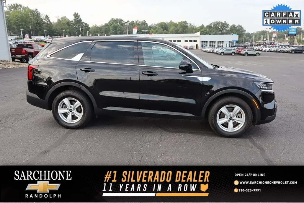 2022 Kia Sorento LX photo 1