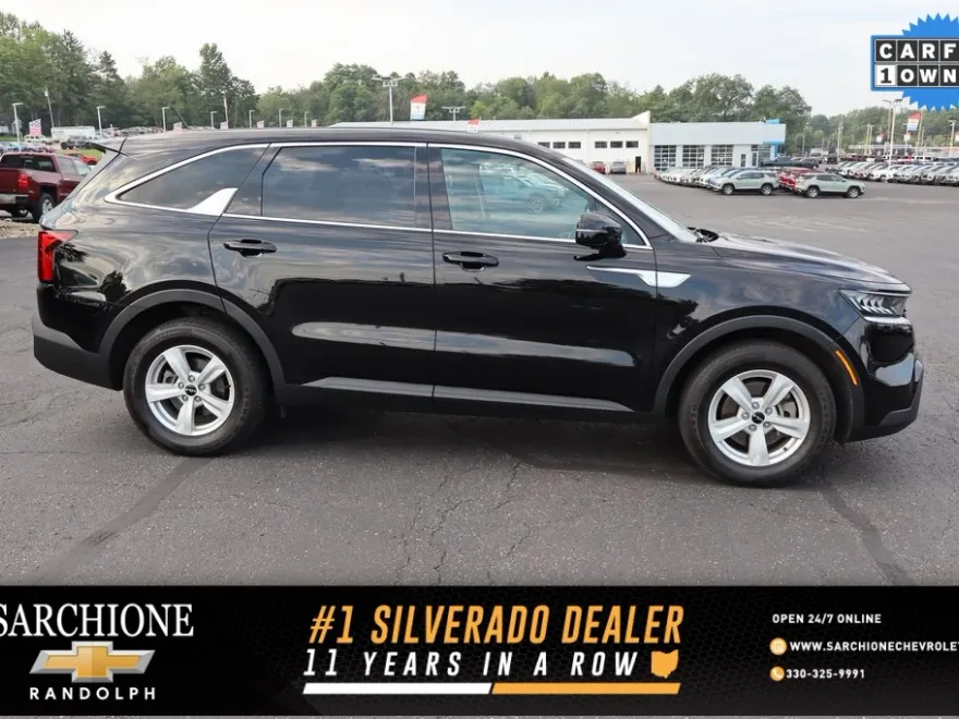 2022 Kia Sorento LX photo 1