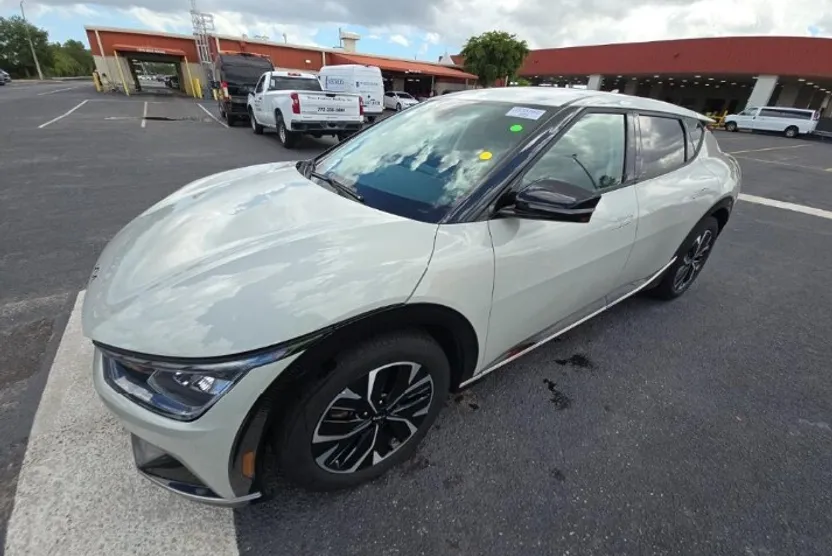 2022 Kia EV6 Wind photo 1